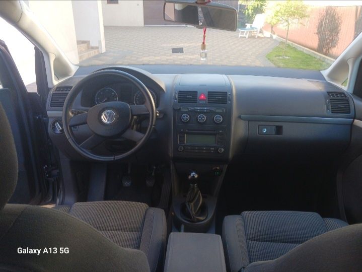 Vând Touran Wolkswagen