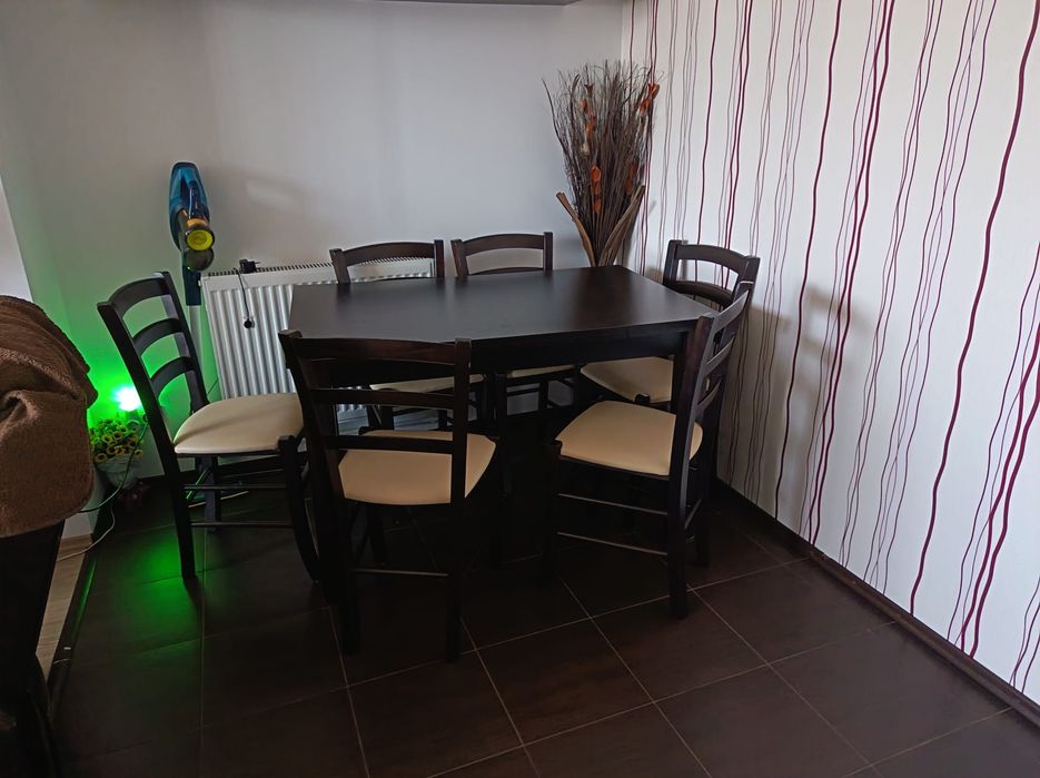 OFERTĂ PACHET COMPLET: 2.000 LEI Negociabil Include tot mobilierul de living + măsuța + masa de dining + cele 6 scaune.