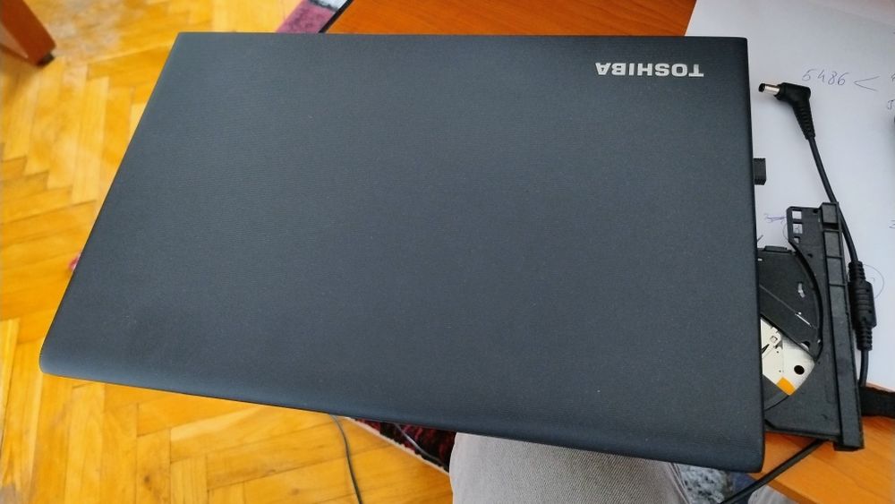 Laptop i3, 15,6", 8 GB RAM, SSD.