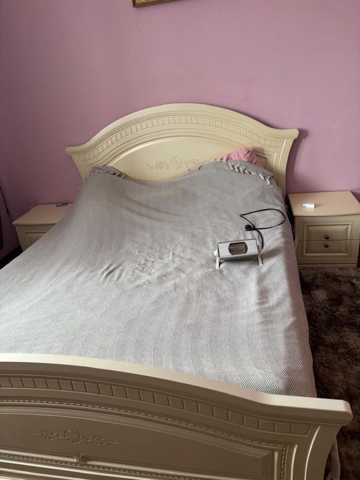 Продам кровать и тумбочки