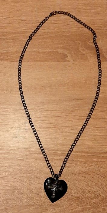 Ефектен медальон-сърце,красива гривна И дървена кутия за бижу