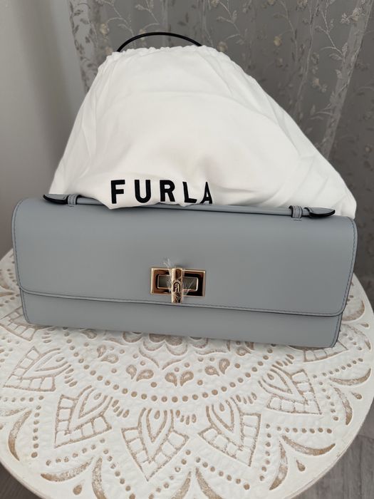 Furla часовник естествена кожа в сребисто —Чанта Furla естествена кожа 165€