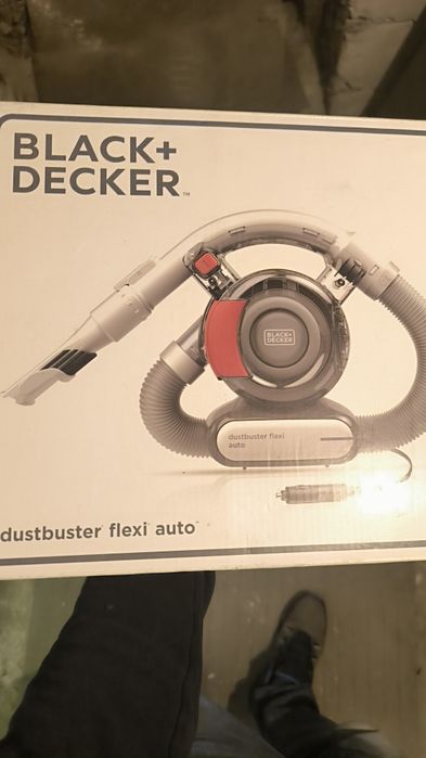 Vând  aspirator  Black & Decker 12V
