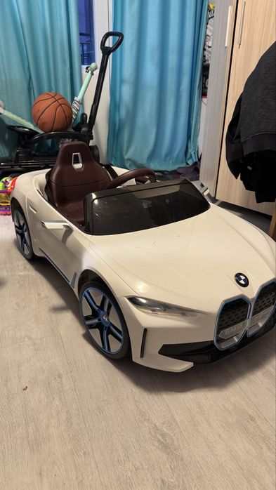 Акумулаторна кола BMW i4