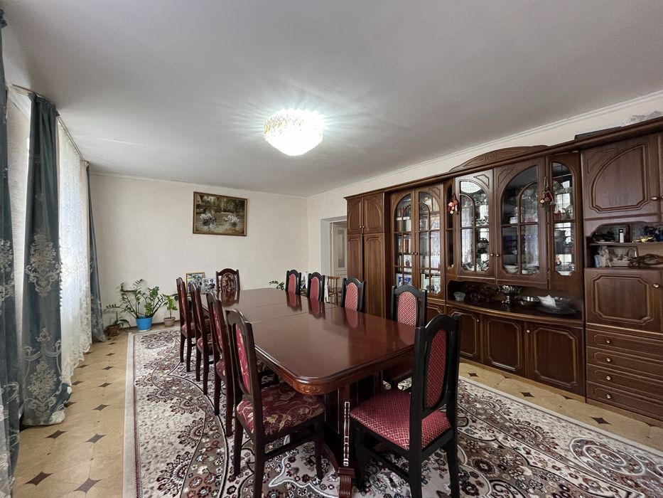 Продам большой деревянный стол