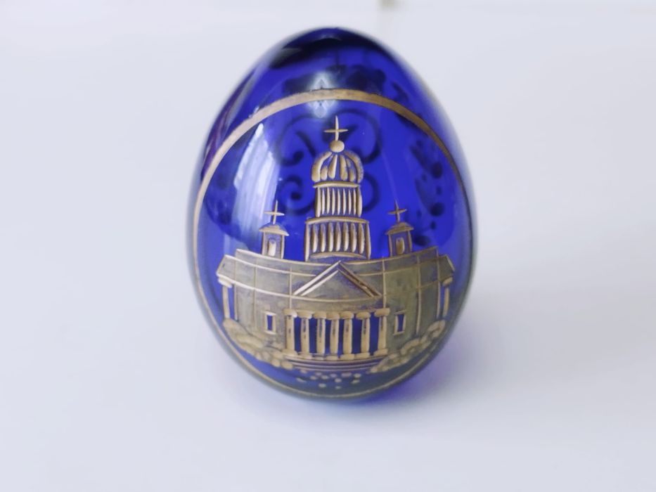 Ou din sticla albastru cobalt, sculptat manual