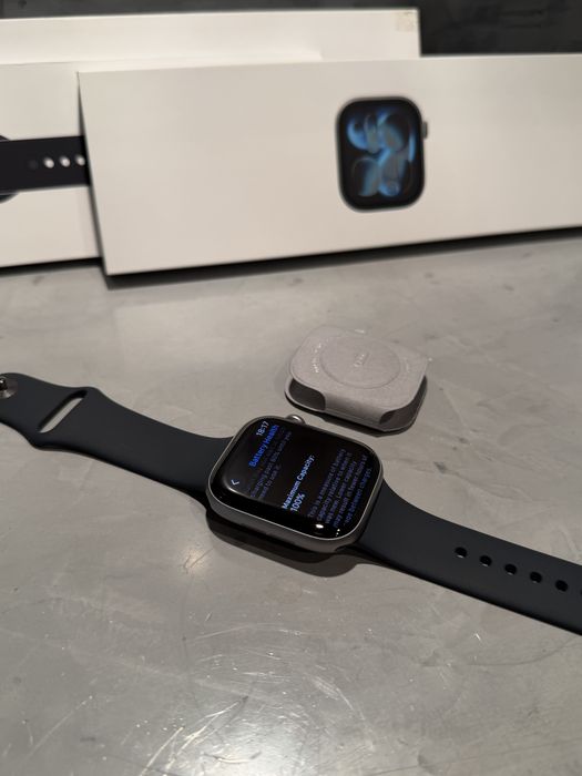 ЧИСТО НОВ Apple Watch Series 11 46 mm Space Gray
