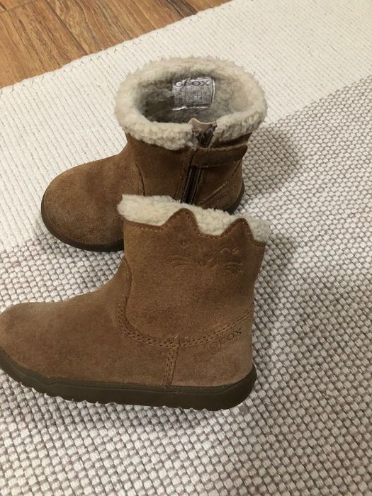 Se vand cizmulite Geox