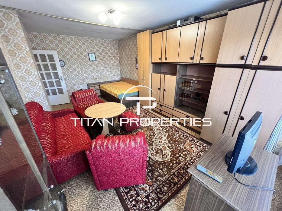 Дава се под наем Двустаен апартамент в Бургас, Славейков - 65 кв.м за 306 € - Снимка #1