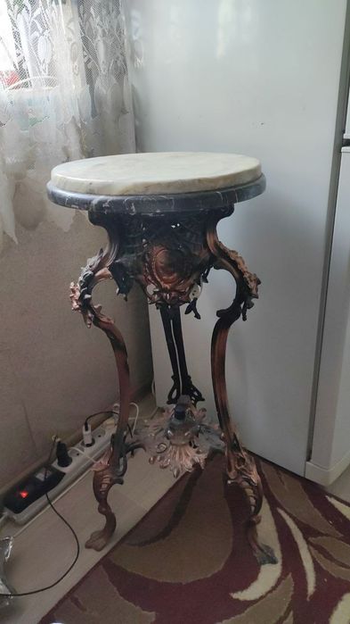 Столики из гранита и мрамора под заказ