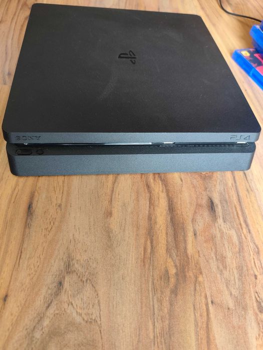 Playstation 4 slim