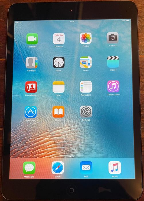 Apple iPad Mini cu 16GB stocare + Husa CaseLogic