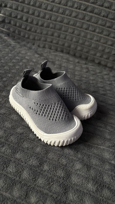 Продам детскую обувь