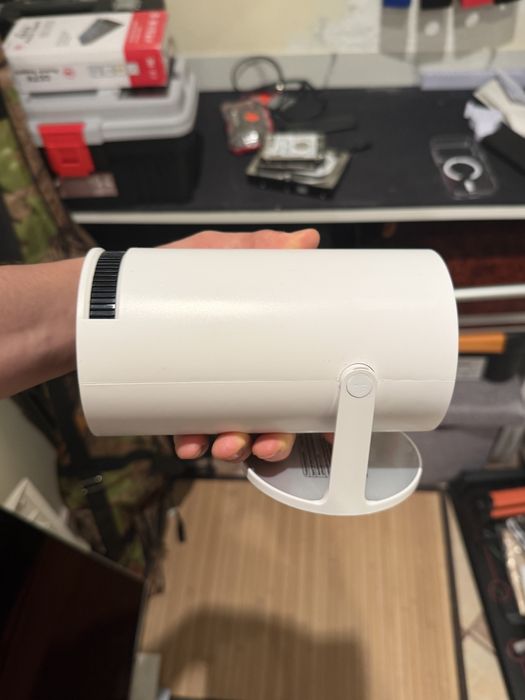 Titlu: Mini Proiector LED Portabil • HDMI + USB • Alb • Home Cinema