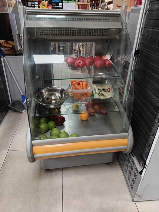 Вертикална двойна витрина