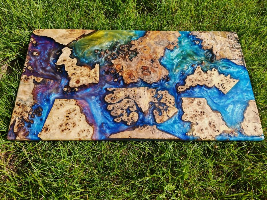 Дъспенсъри за алкохол и дъски от дърво и епоксидна смола