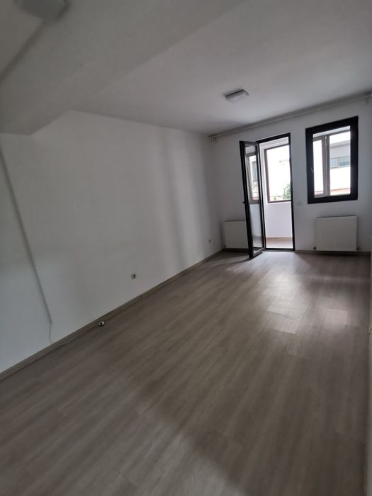 Închiriez apartament 3 camere decomandat + loc parcare zona Dobroesti , gol gata de mutat / se face contract ( Zona Pod Fundeni - Dobroesti)