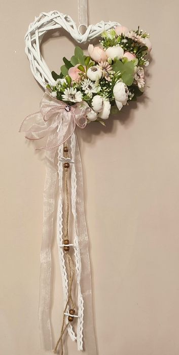 Великденски и пролетни декорации-венци,панери