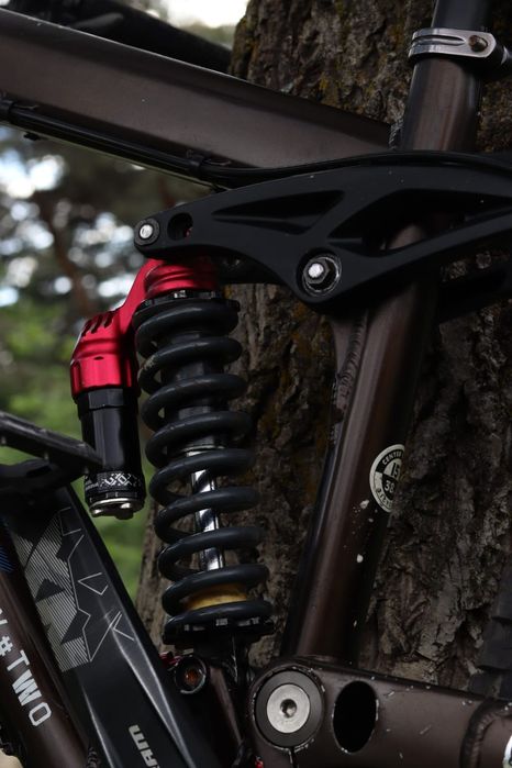 Vând  bicicleta UMF Freddy 2 full suspension