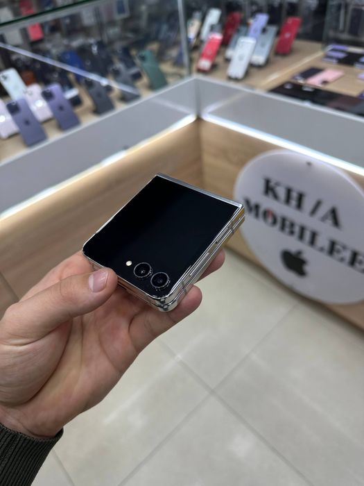 Z flip 5  595,000 sum 12 oʻy