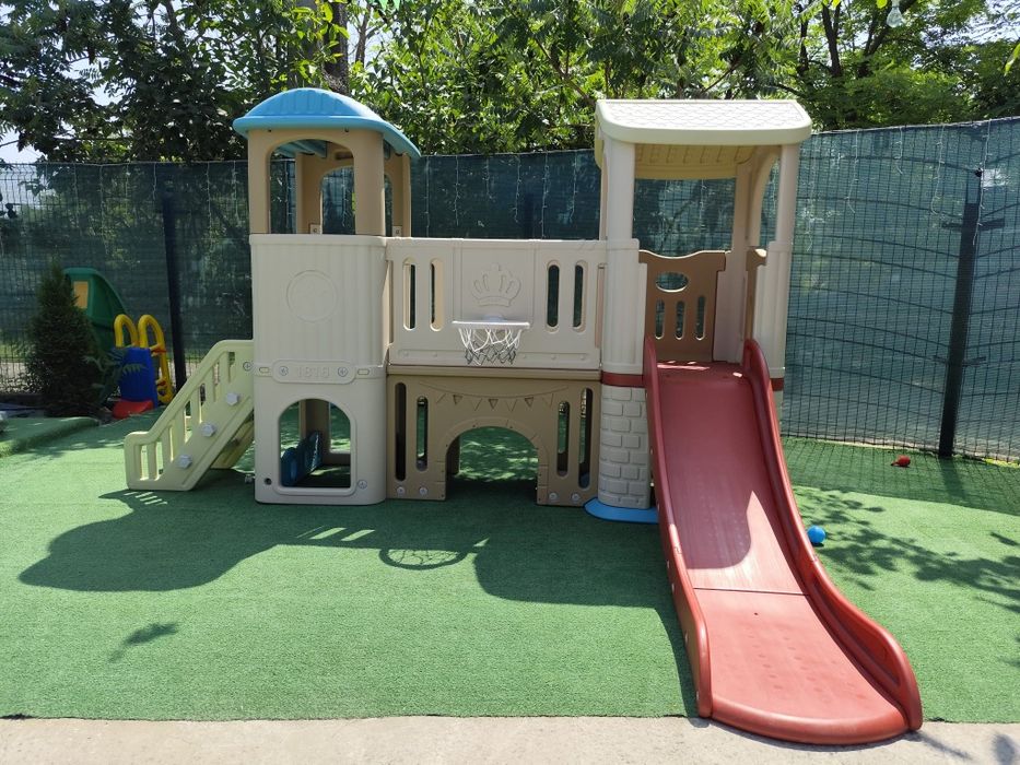 Vând centru de joaca, se poate folosi pt copii între 2 si 5 ani