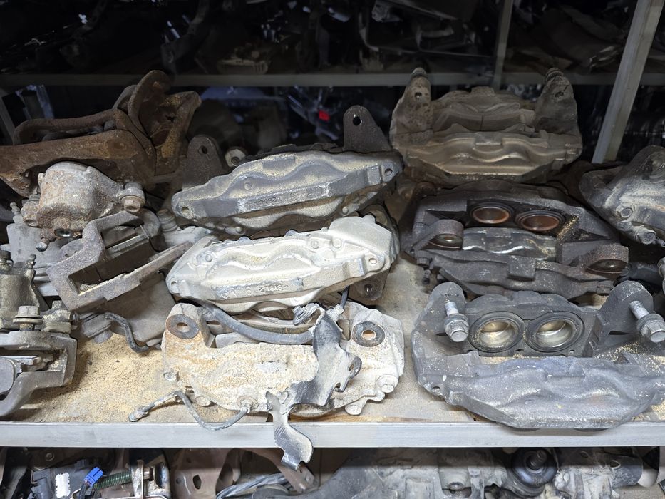 Тормазной Супорт суппорт таета тундра  Toyota Tundra 5.7L