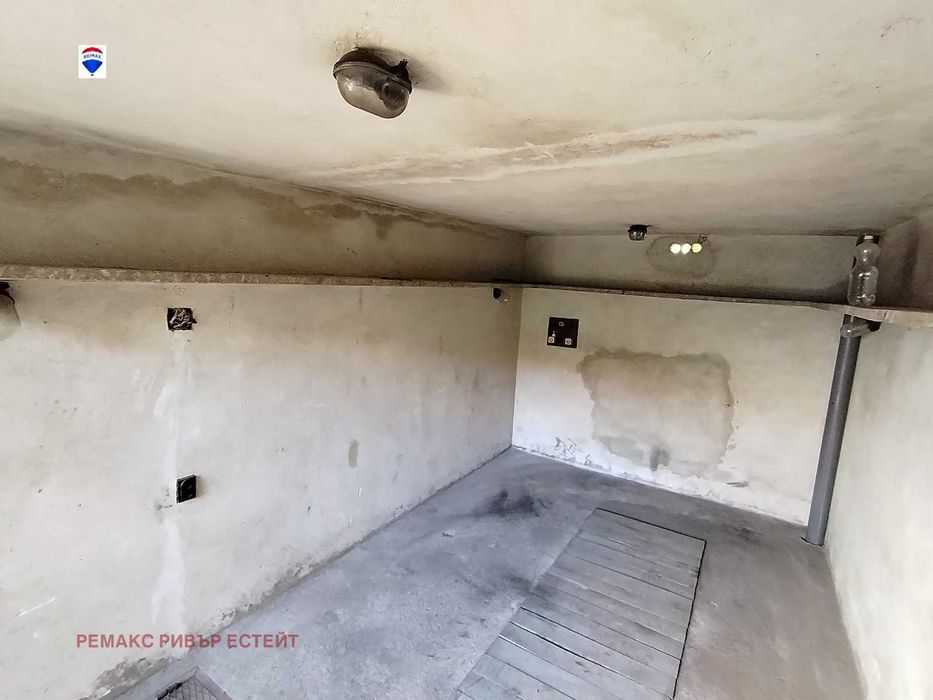 Масивен гараж за продажба кв. Дружба 1