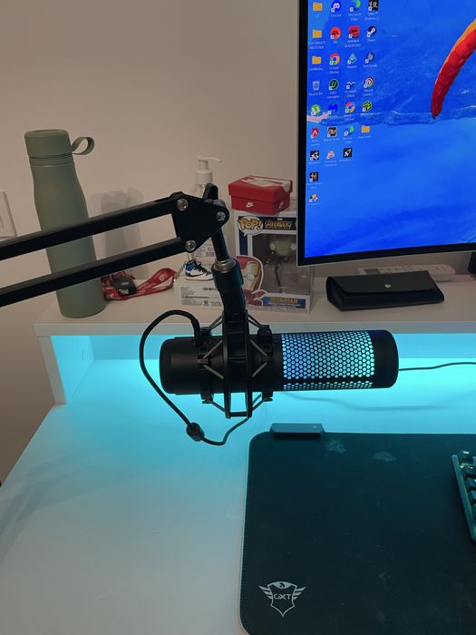 Microfon HyperX Quadcast S + suport metalic