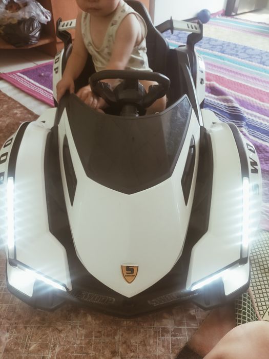 Спортыивнй машина сатылады