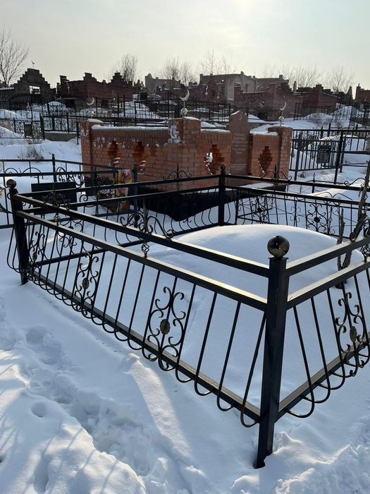 Оградки на кладбище