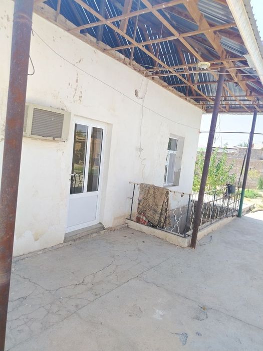 Navoiy viloyati Zarafshon shahrida dacha sotiladi