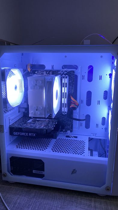 Продаю игровой пк, белый сетап