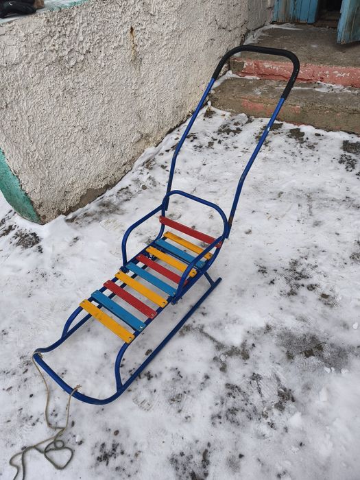 Продам санки в хорошем состоянии
