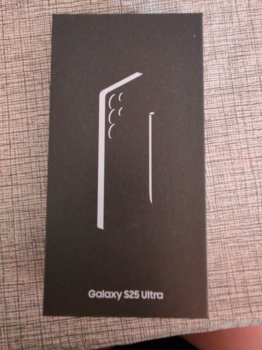 Samsung Galaxy S25 Ultra, 256 GB. Перфектен+ аксесоари.