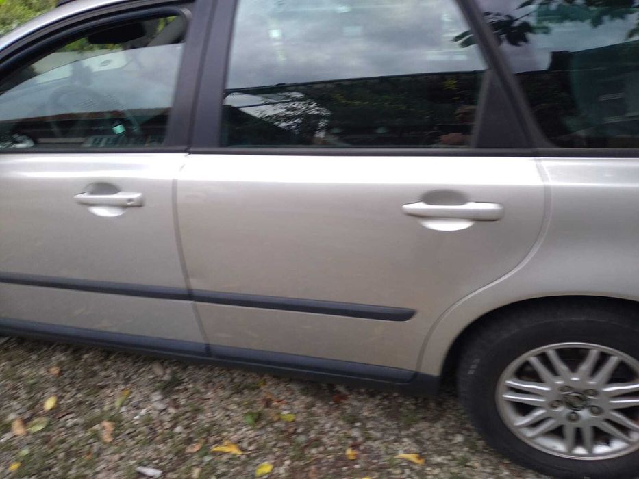 De vanzare Volvo V50 1.6 Diesel 2006 si caroserie cu motor de rezerva