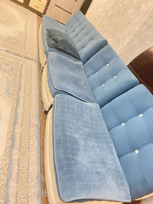 Продам диван вместе с креслами