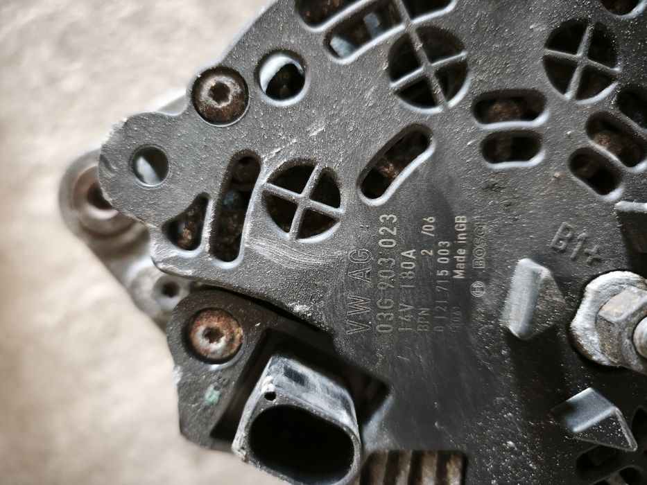 Alternator BOSCH 180A cod 03G903023 Vw Passat B6/Jetta/Touran/Golf 5 2.0 TDI