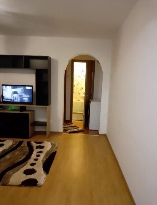 Inchiriez apartament   2 camere micro 14