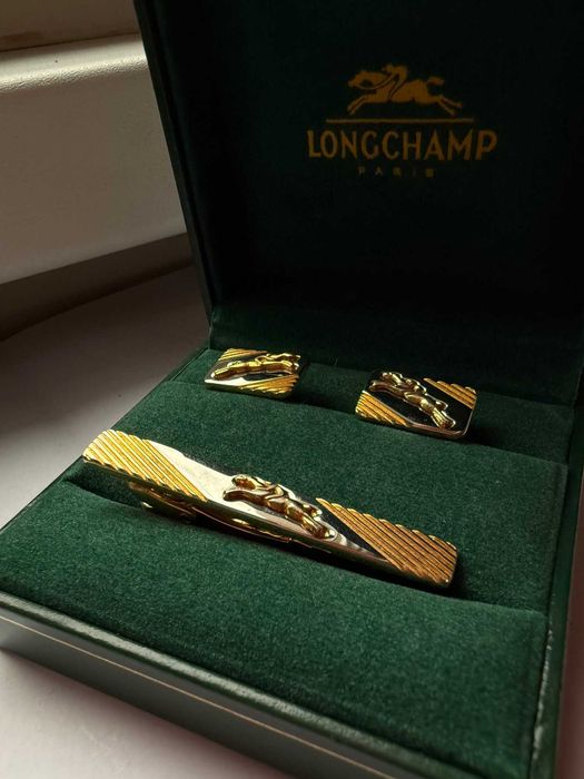 Set accesorii de lux - Butoni si ac pentru cravata