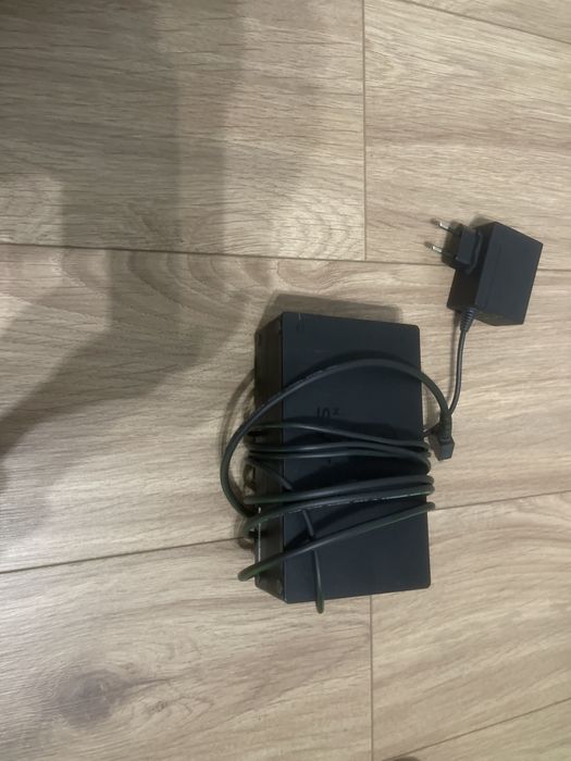 Vând nintendo  cu manete și jocuri și cont de fornite  cu 30 de skinur