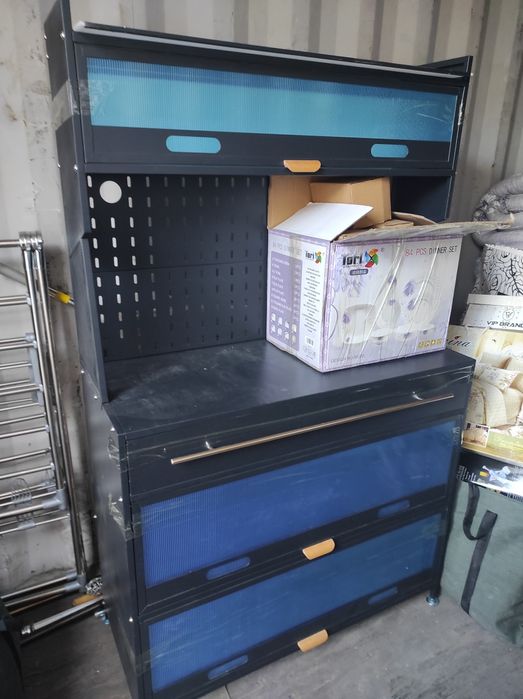 Кухонный металлический шкаф