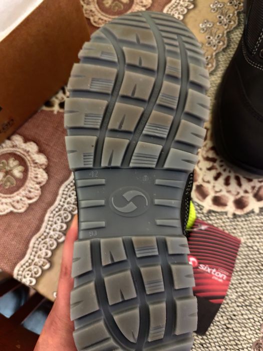 Работни обувки чисто нови