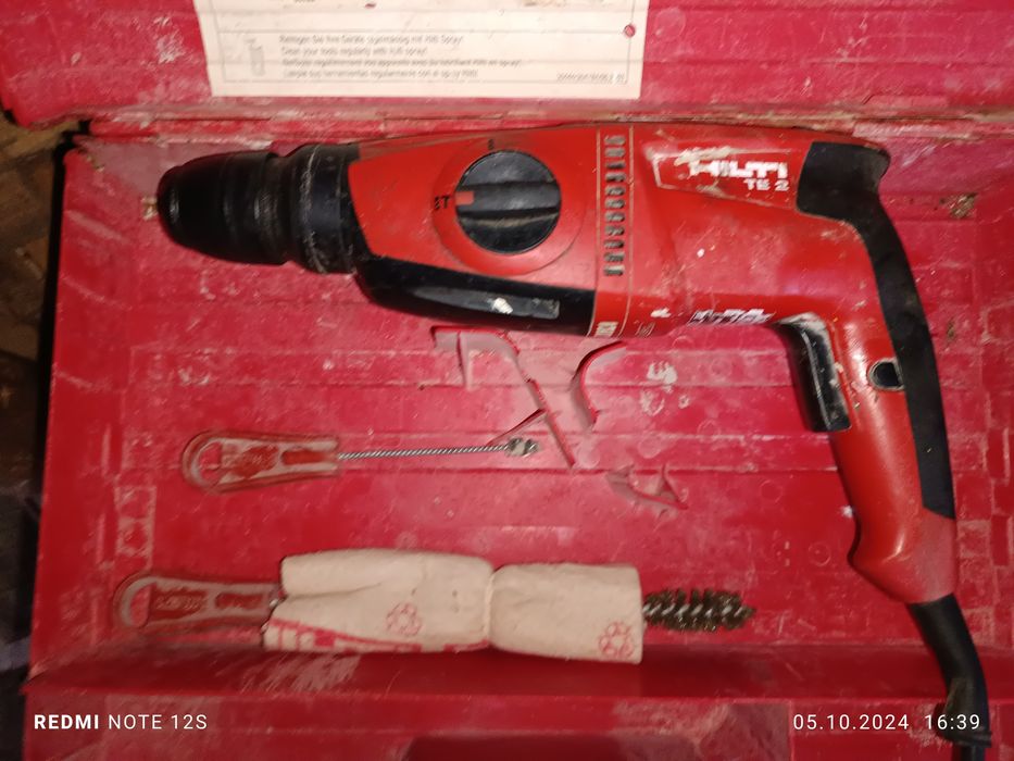 Vând set scule Hilti