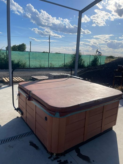 Vand jacuzzi 3-6 persoane