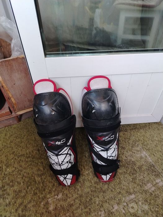 Продаю хоккейную экипировку