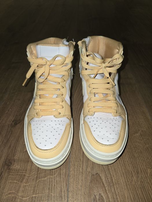 Vând Air Jordan 1 Elevate