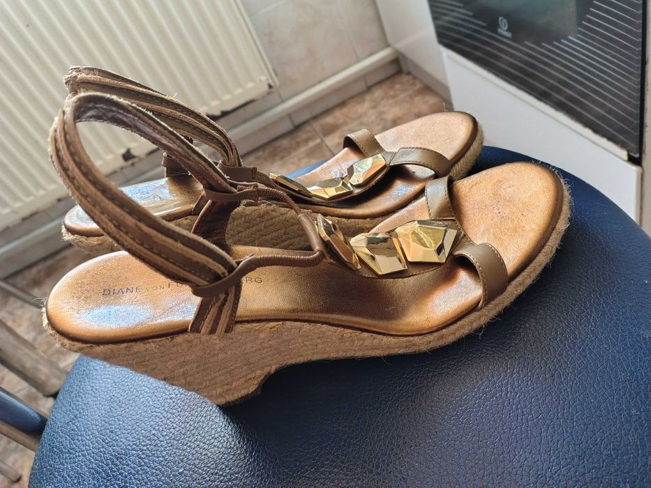 Vând sandale Diane von Fürstenberg