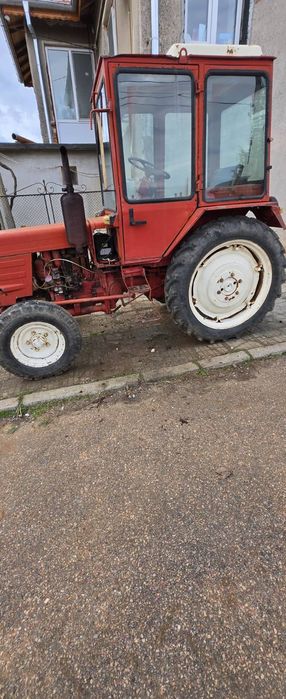 Продавам трактор Владимировец