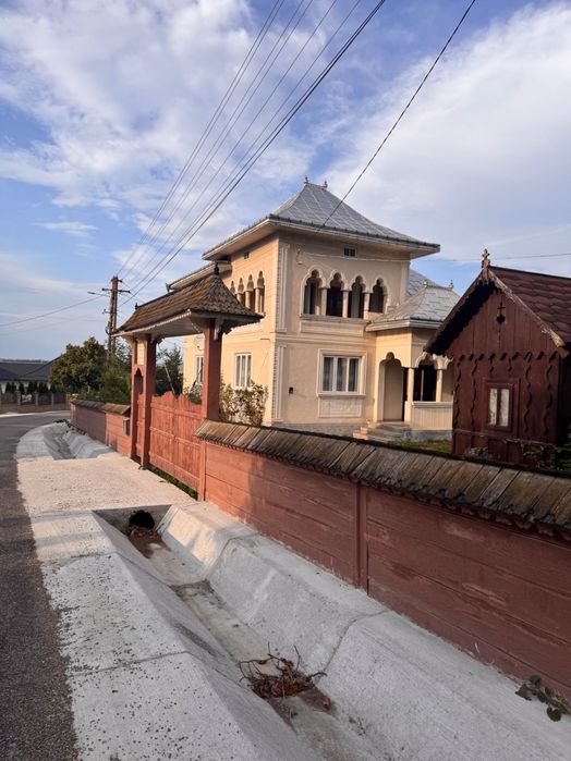 Casa de vanzare  in comuna Arbore