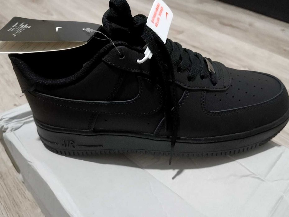 новые кроссовки NIKE Air Force 1  кожаные